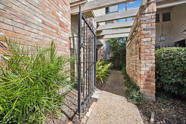 5818 Valley Forge Drive 108, Houston, TX 77057