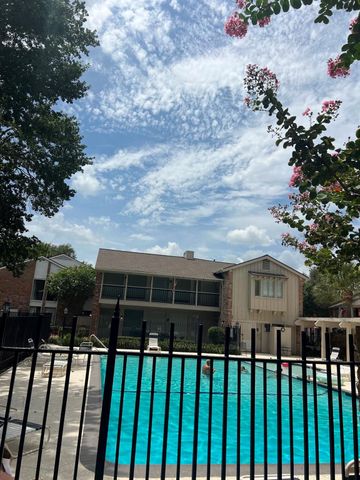 5818 Valley Forge Drive 108, Houston, TX 77057