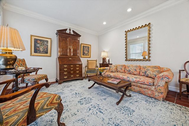 5818 Valley Forge Drive 108, Houston, TX 77057