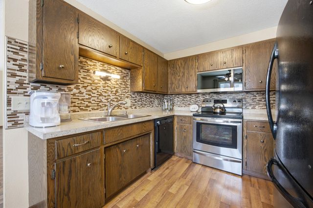 961 4th Avenue W B, West Fargo, ND 58078