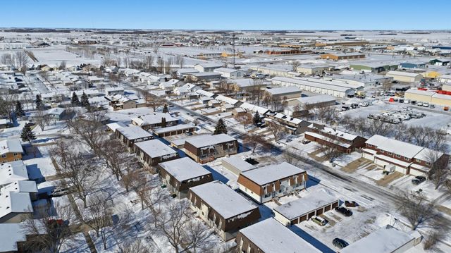 961 4th Avenue W B, West Fargo, ND 58078