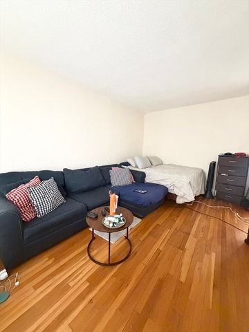 114 Strathmore Rd 404, Boston, MA 02135