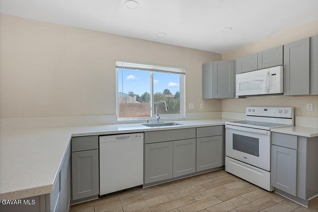 44556 Fenhold Street, Lancaster, CA 93535
