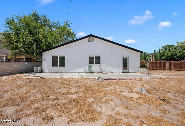 44556 Fenhold Street, Lancaster, CA 93535