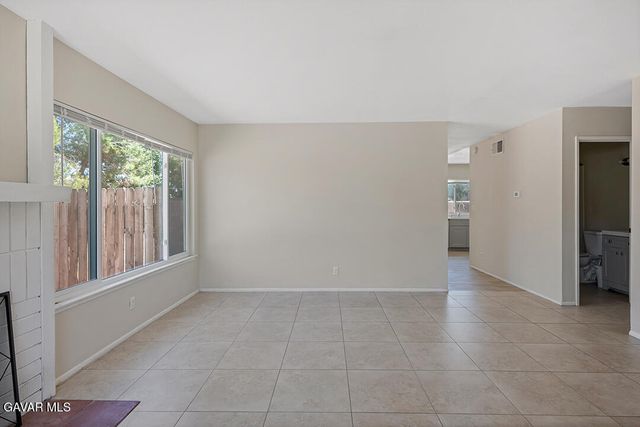 44556 Fenhold Street, Lancaster, CA 93535