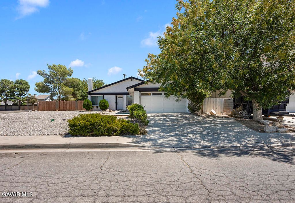 44556 Fenhold Street, Lancaster, CA 93535