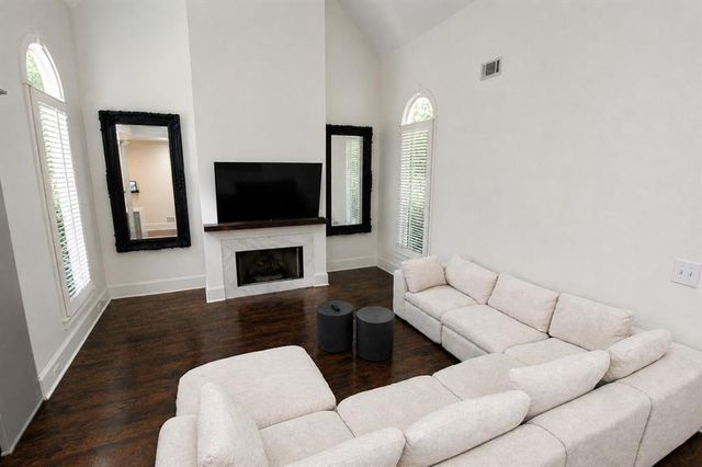 915 Renaissance Way, Roswell, GA 30076