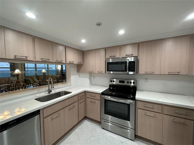 2555 Collins Ave 1403, Miami Beach, FL 33140