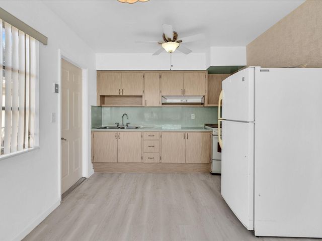 2193 NE 172nd St 2193, North Miami Beach, FL 33162