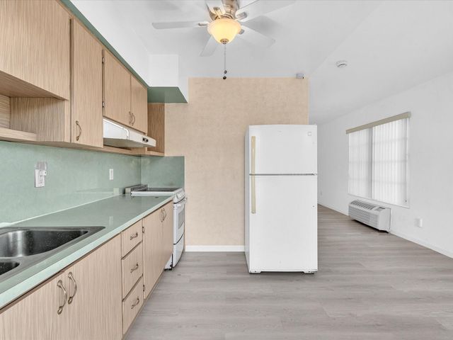 2193 NE 172nd St 2193, North Miami Beach, FL 33162