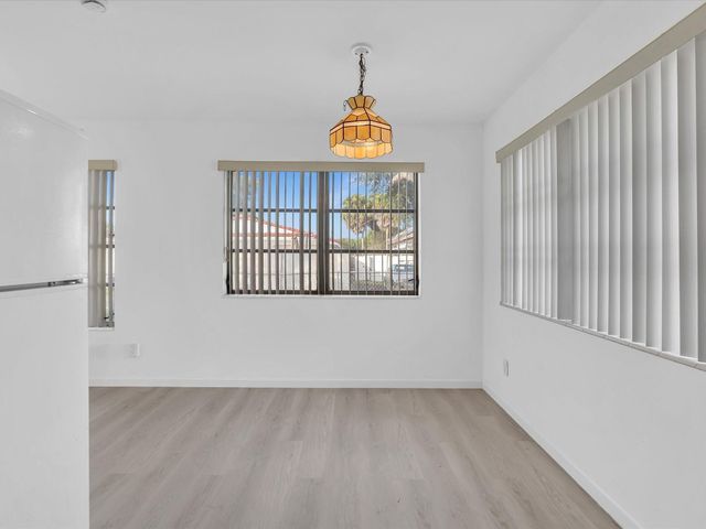 2193 NE 172nd St 2193, North Miami Beach, FL 33162