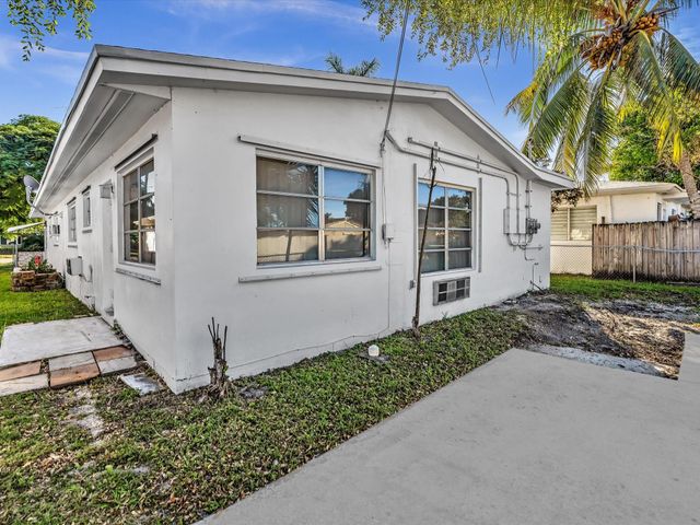 2193 NE 172nd St 2193, North Miami Beach, FL 33162