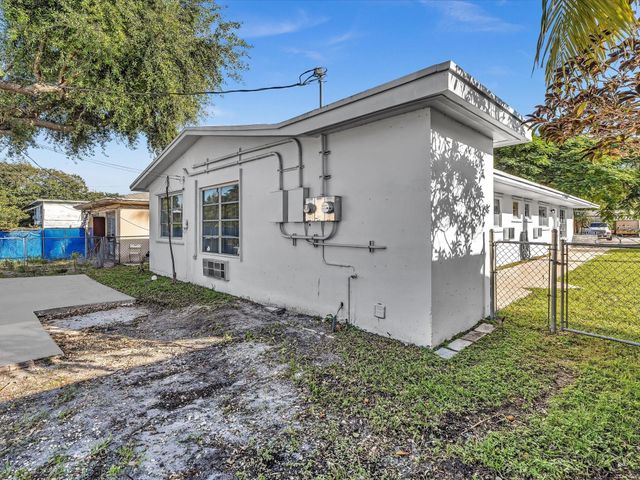 2193 NE 172nd St 2193, North Miami Beach, FL 33162