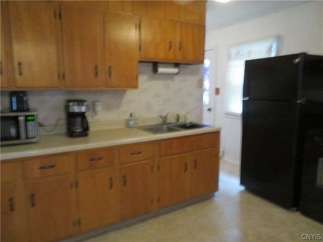8 Pinecrest Road, New Hartford, NY 13413