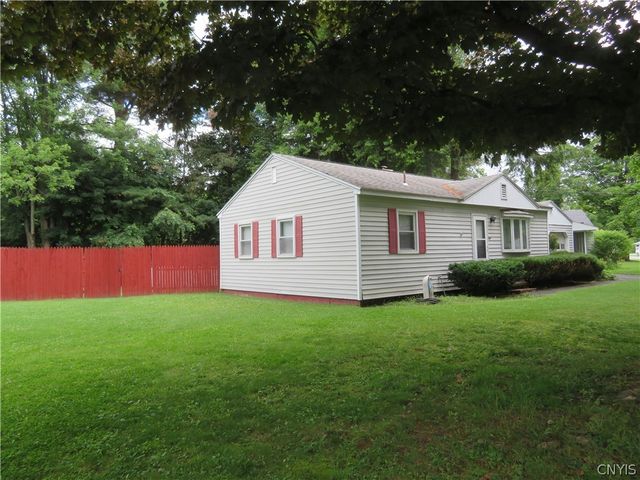 8 Pinecrest Road, New Hartford, NY 13413
