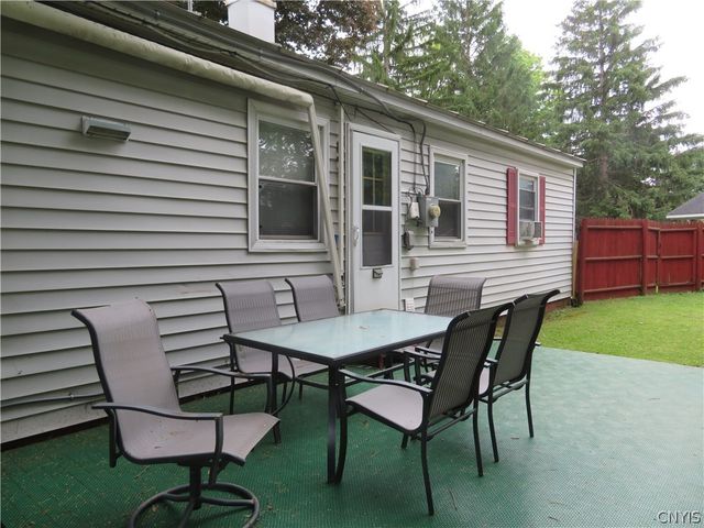 8 Pinecrest Road, New Hartford, NY 13413