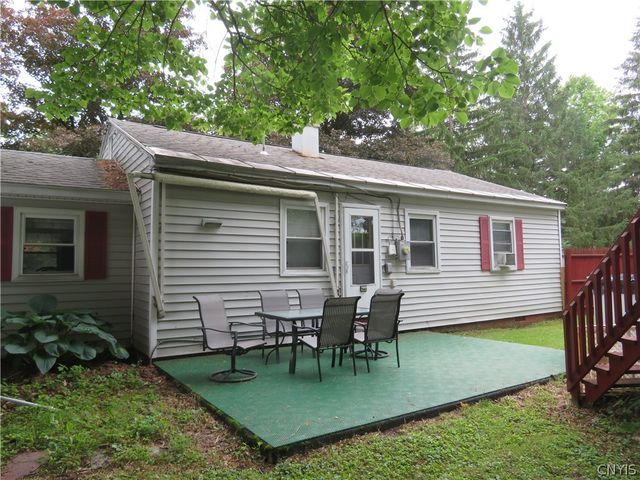 8 Pinecrest Road, New Hartford, NY 13413