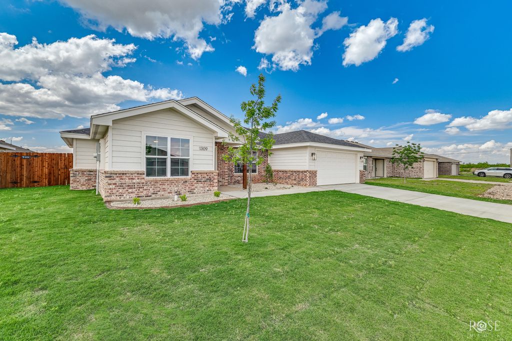 Image 2 of property listing at 1309 Johnny Lane, San Angelo, TX 76905