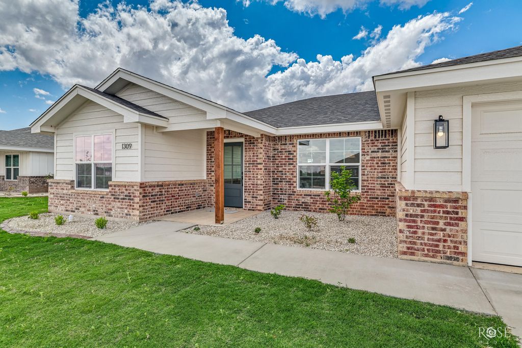Image 3 of property listing at 1309 Johnny Lane, San Angelo, TX 76905