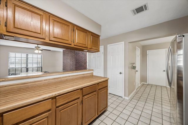 6915 Redwood Falls Drive, Pasadena, TX 77505