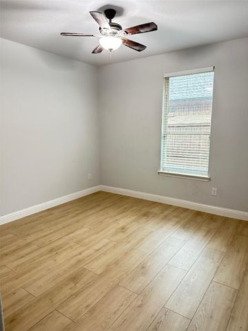 2117 Avenue B, Grand Prairie, TX 75051