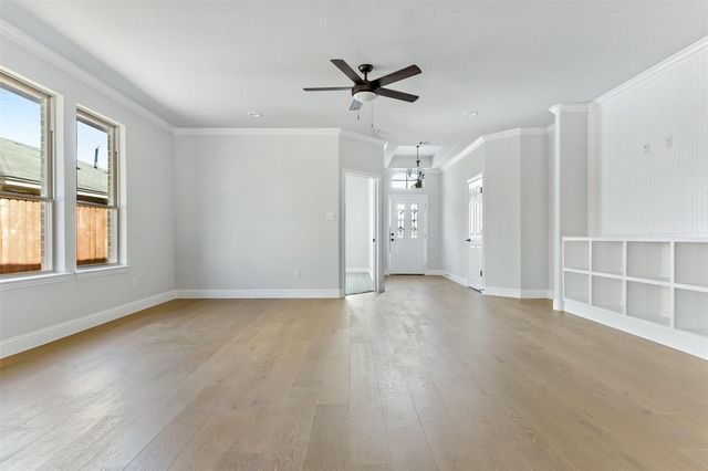 2117 Avenue B, Grand Prairie, TX 75051