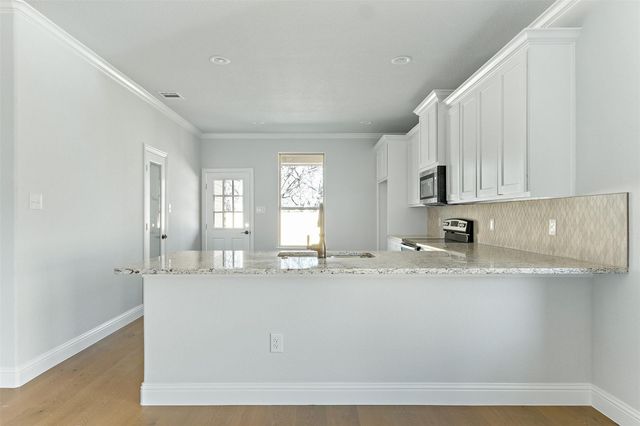 2117 Avenue B, Grand Prairie, TX 75051
