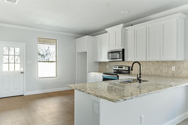 2117 Avenue B, Grand Prairie, TX 75051