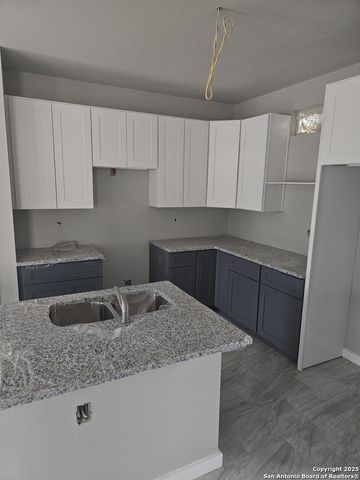 422 K, San Antonio, TX 78220