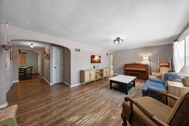 414 N Randolph Street, Pleasant Hill, MO 64080