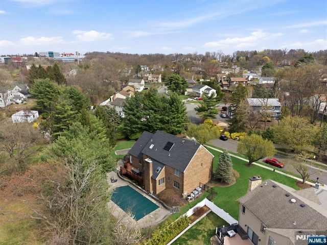 8 Danielle Drive, Wayne, NJ 07470