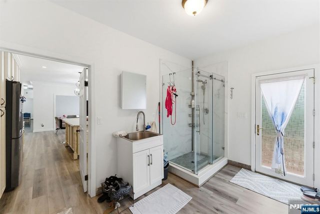 8 Danielle Drive, Wayne, NJ 07470