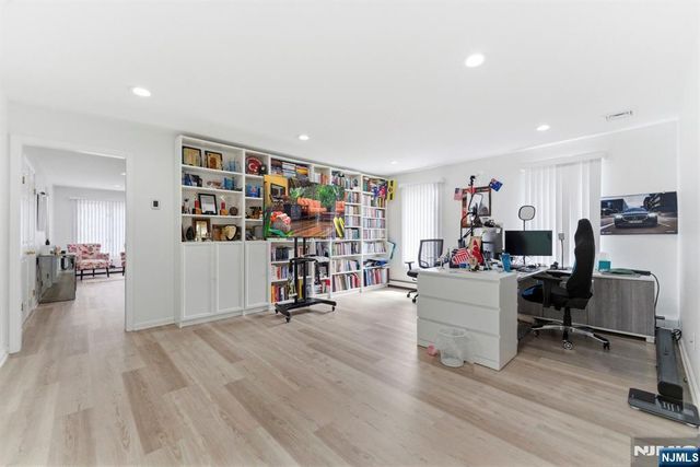 8 Danielle Drive, Wayne, NJ 07470