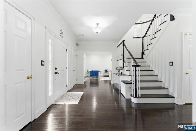 8 Danielle Drive, Wayne, NJ 07470