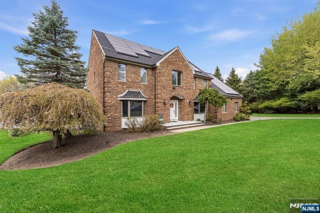 8 Danielle Drive, Wayne, NJ 07470