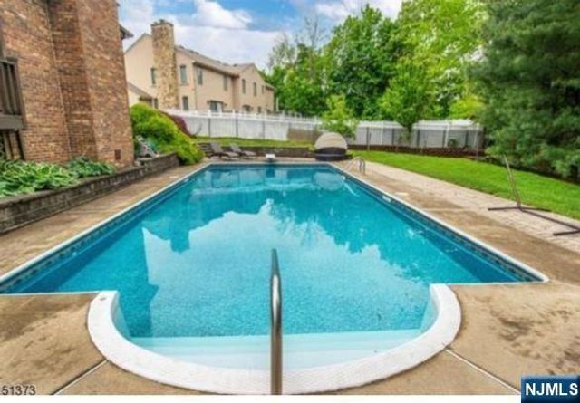 8 Danielle Drive, Wayne, NJ 07470