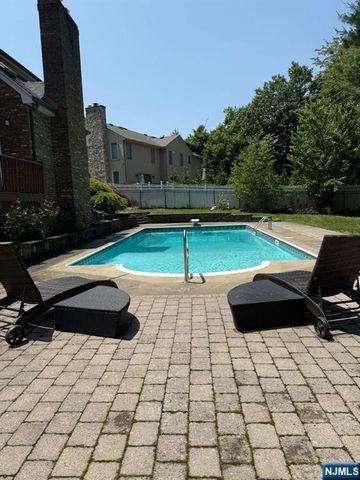 8 Danielle Drive, Wayne, NJ 07470