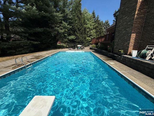 8 Danielle Drive, Wayne, NJ 07470