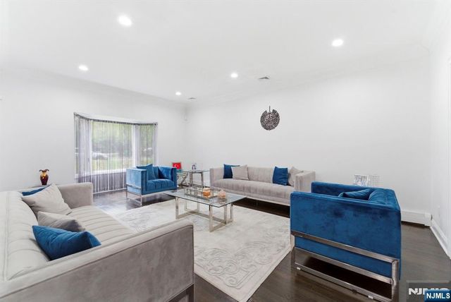 8 Danielle Drive, Wayne, NJ 07470