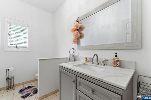 8 Danielle Drive, Wayne, NJ 07470