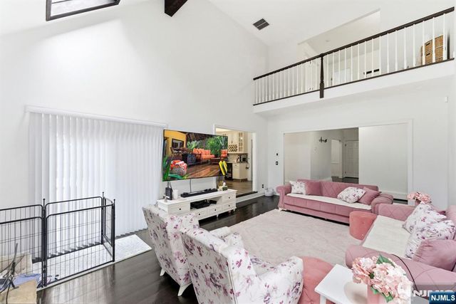 8 Danielle Drive, Wayne, NJ 07470