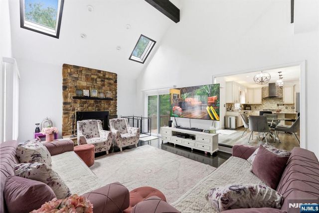 8 Danielle Drive, Wayne, NJ 07470