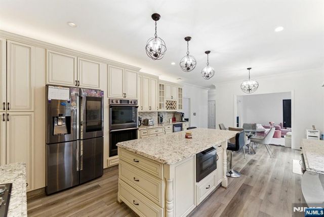 8 Danielle Drive, Wayne, NJ 07470