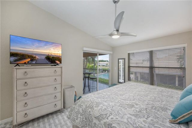 290 Emerald Bay CIR L5, Naples, FL 34110