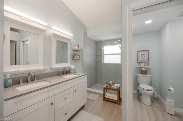 290 Emerald Bay CIR L5, Naples, FL 34110