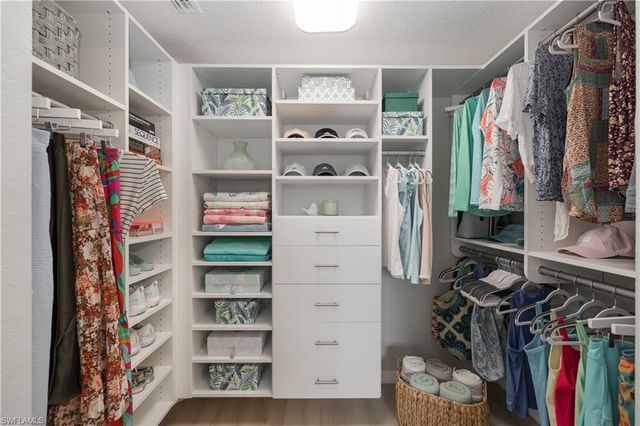 290 Emerald Bay CIR L5, Naples, FL 34110