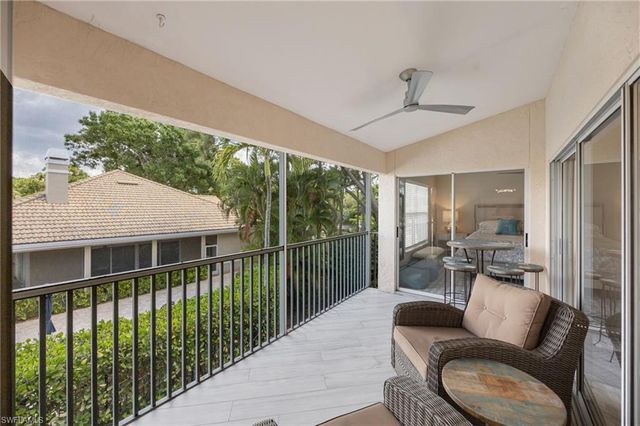 290 Emerald Bay CIR L5, Naples, FL 34110