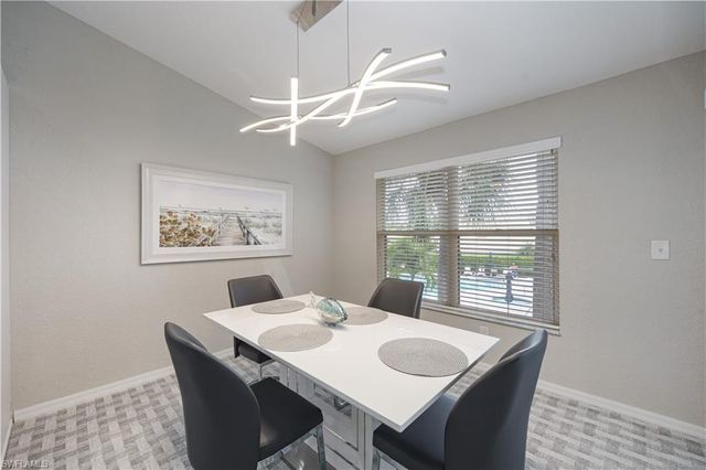 290 Emerald Bay CIR L5, Naples, FL 34110