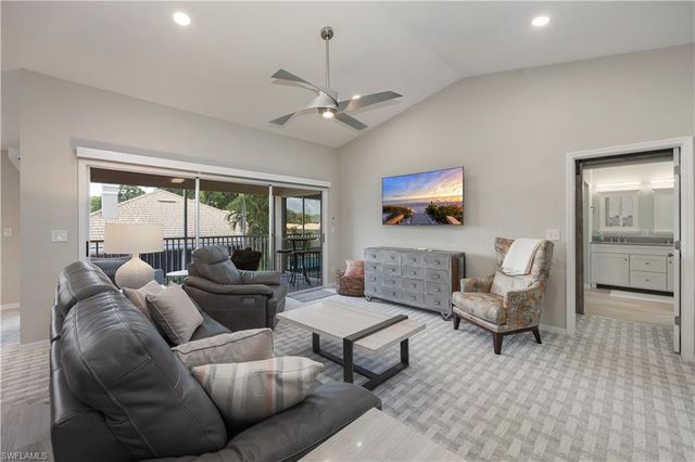 290 Emerald Bay CIR L5, Naples, FL 34110