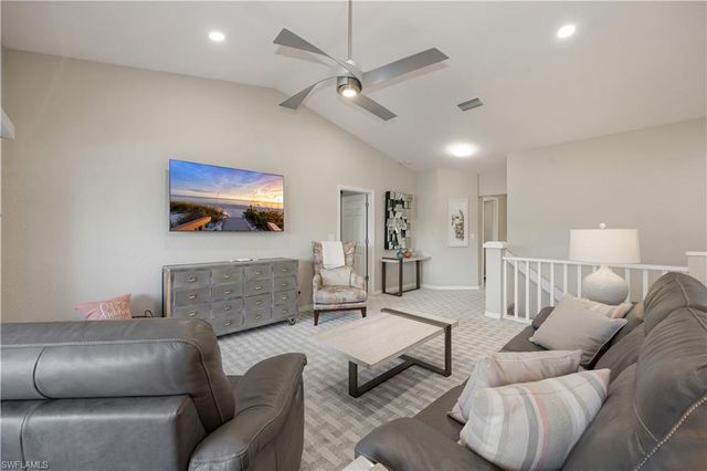 290 Emerald Bay CIR L5, Naples, FL 34110